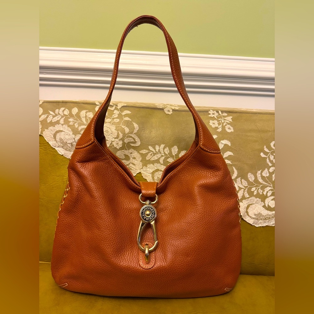 🔥Dooney & Bourke “Belvedere” Logo Lock Bag – Mocha Stitching –Deadstock Beauty!